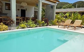 Kaia Beach Lodge en Cosón